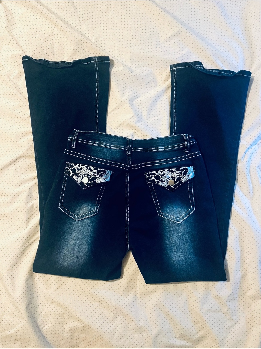 NWOT Stretch Flare Jeans with Embroidered Pockets Shein XL